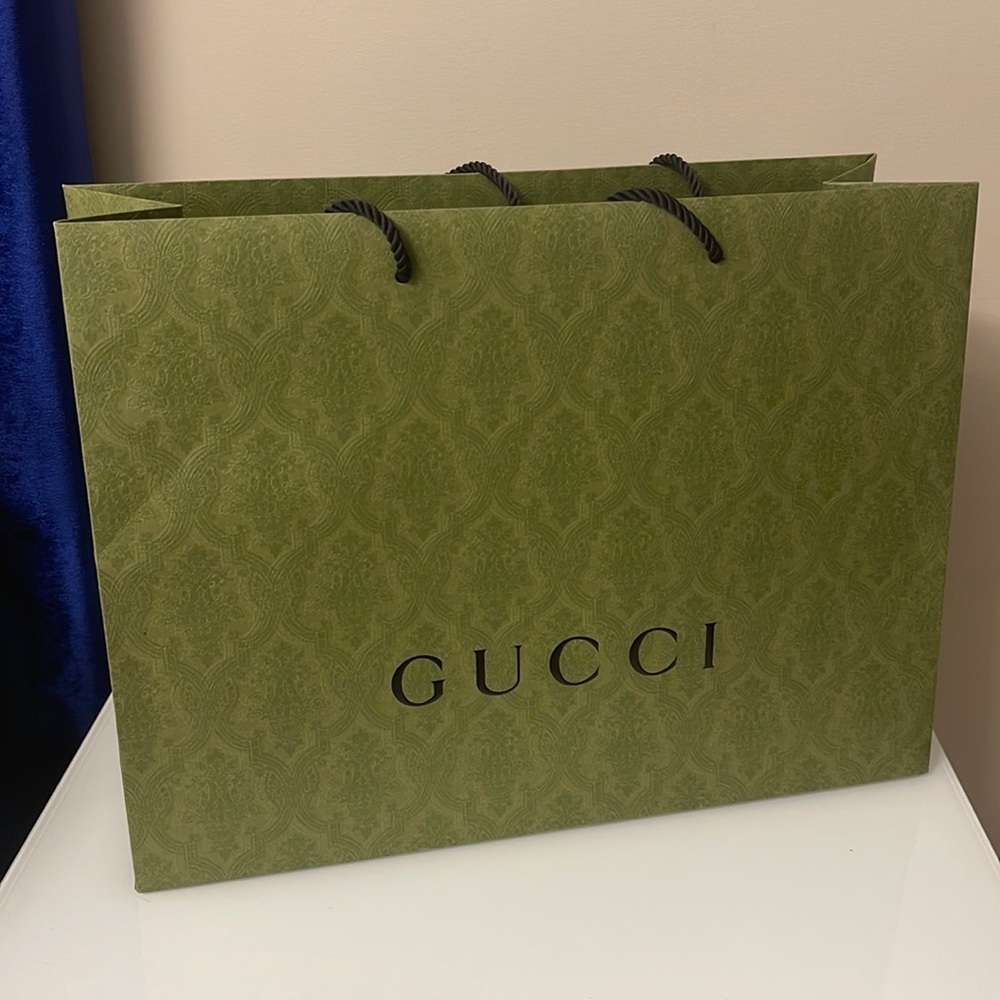 Gucci package - Picture 1 of 6